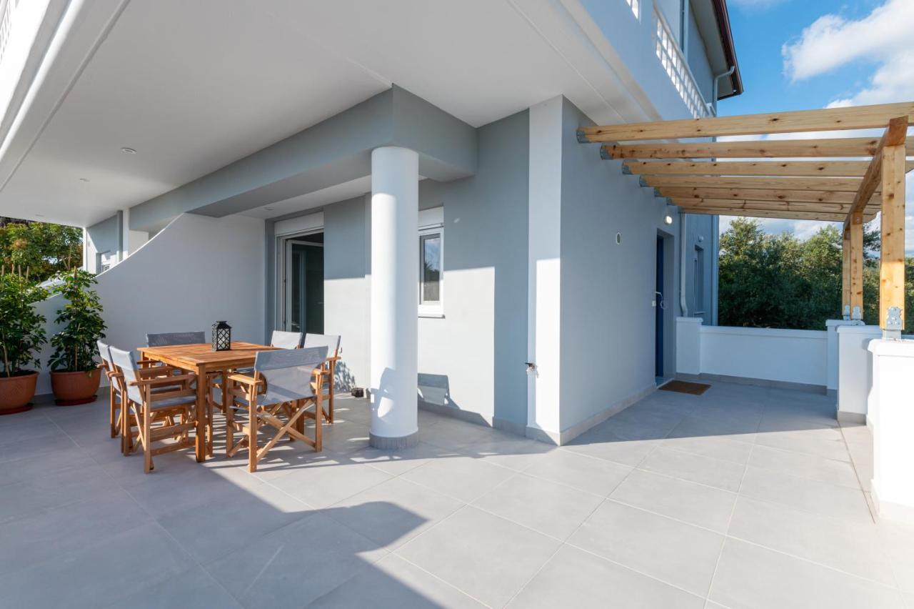 Rizes Seaside Homes Vromonerion Экстерьер фото