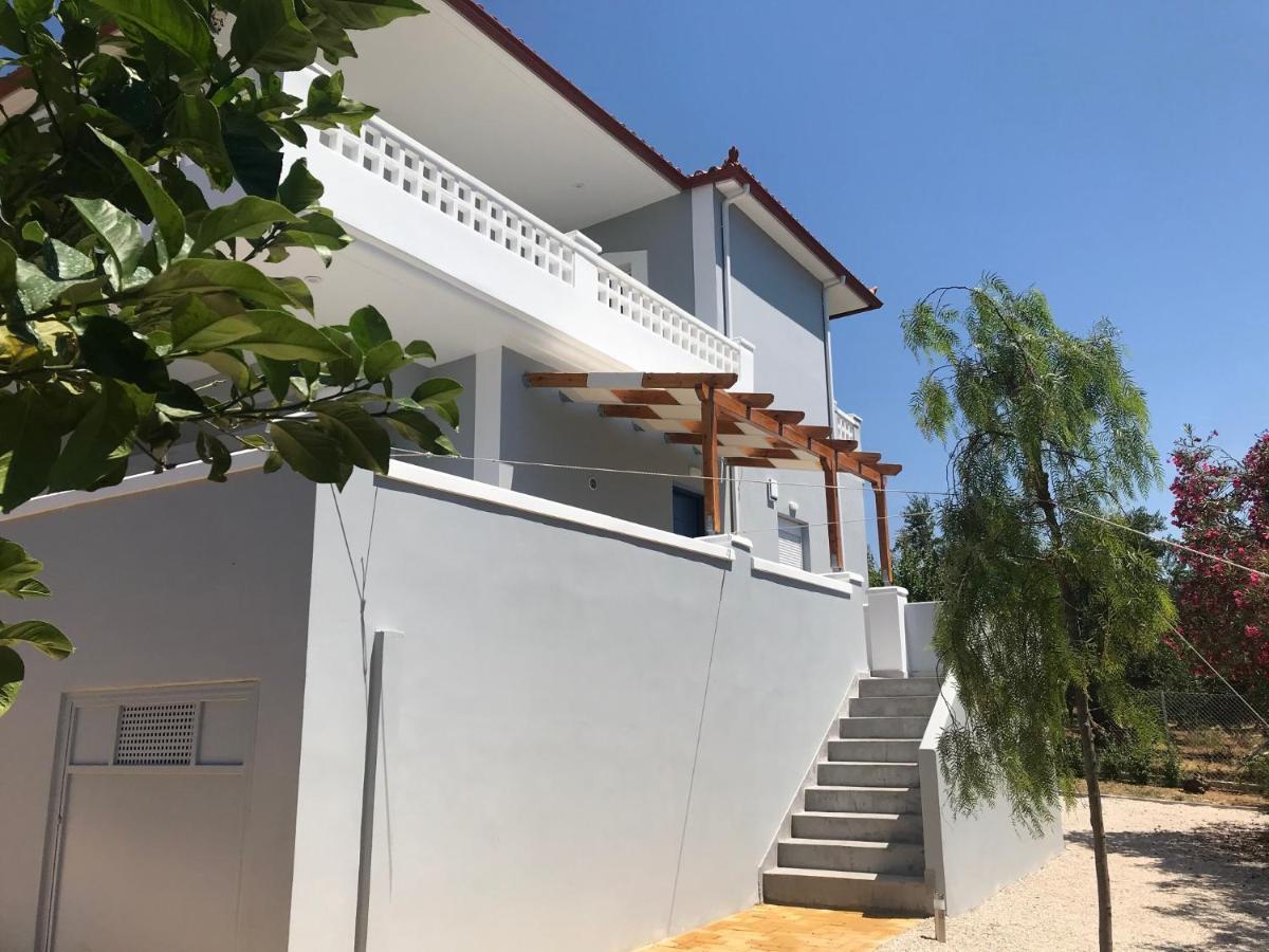 Rizes Seaside Homes Vromonerion Экстерьер фото
